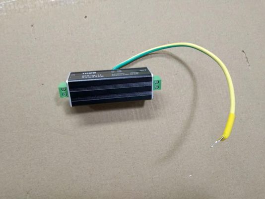 12V ネットワーク 超電圧保護装置 アルミ合金 囲みとデータライン保護のための迅速な応答時間