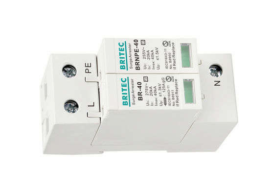 IEC 61643-11 40kA 1P+NPE 防雷装置とDINレール搭載の2型電圧過剰保護装置